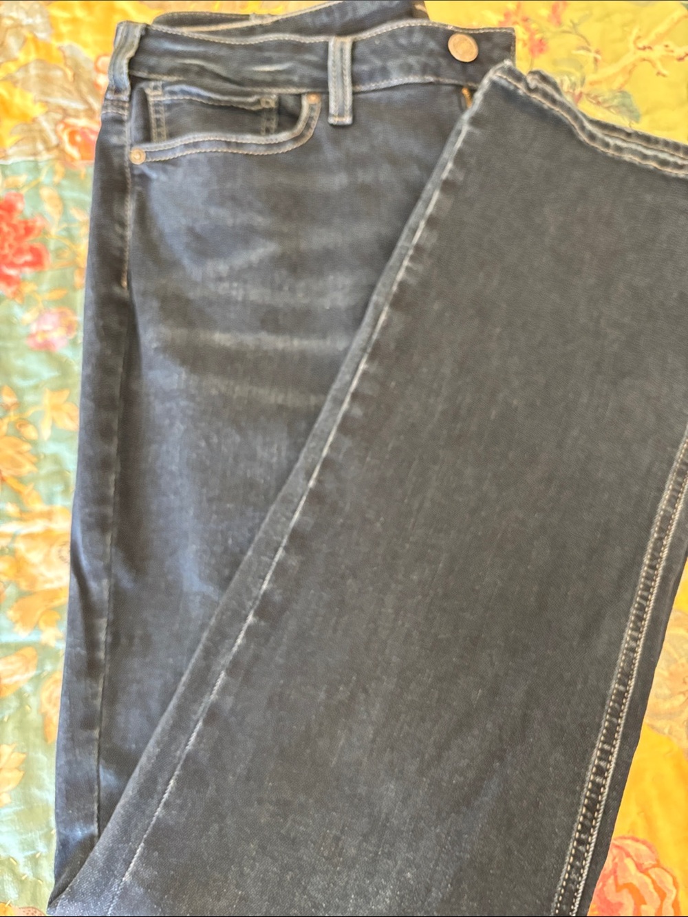 Silver Jeans Women’s Boot Cut Jeans in Dark Blue Wash